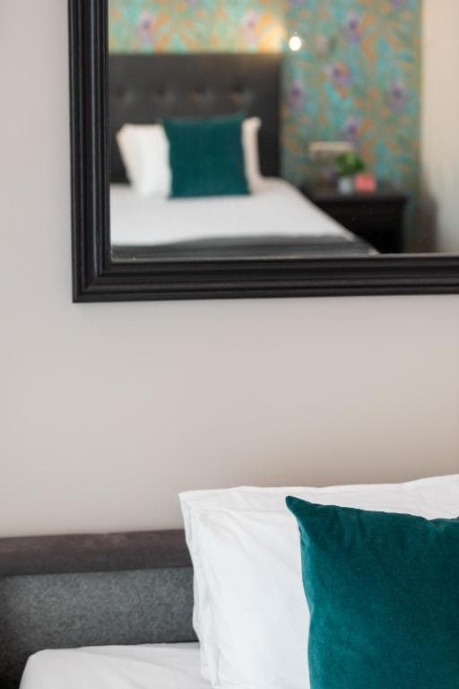 Hôtel Charlemagne by HappyCulture