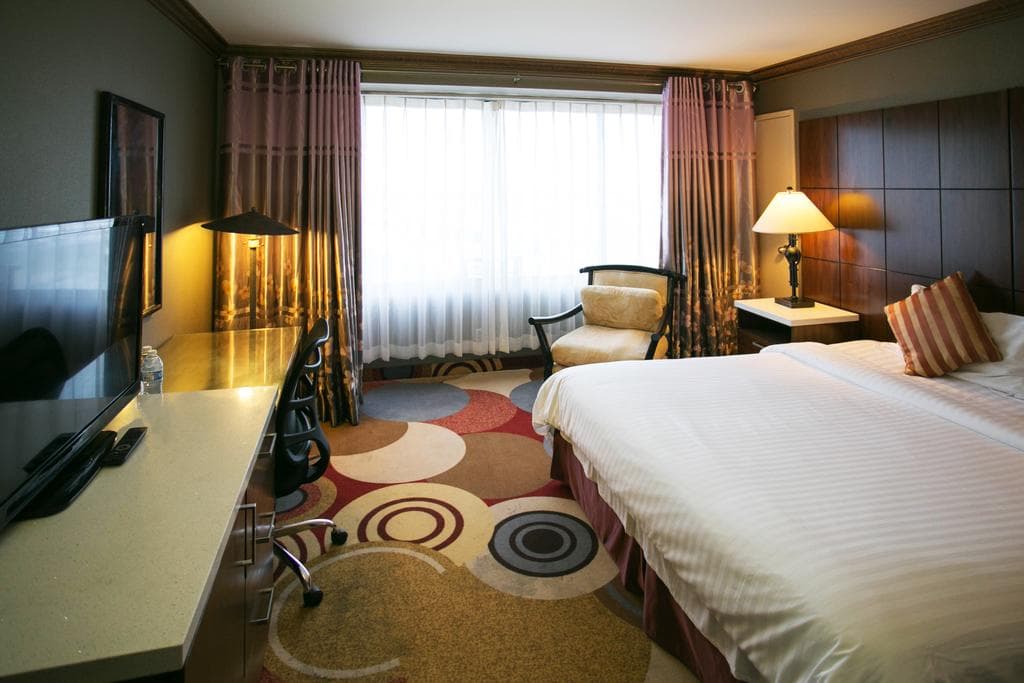 LA Crystal Hotel and Casino