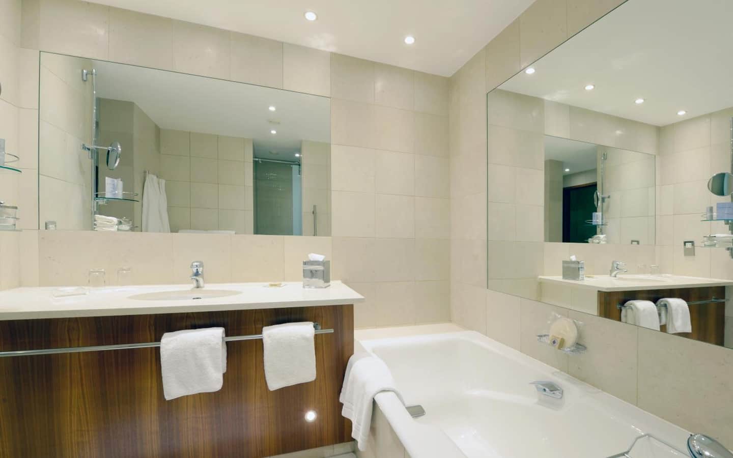 Canary Riverside Plaza London, Vignette Collection