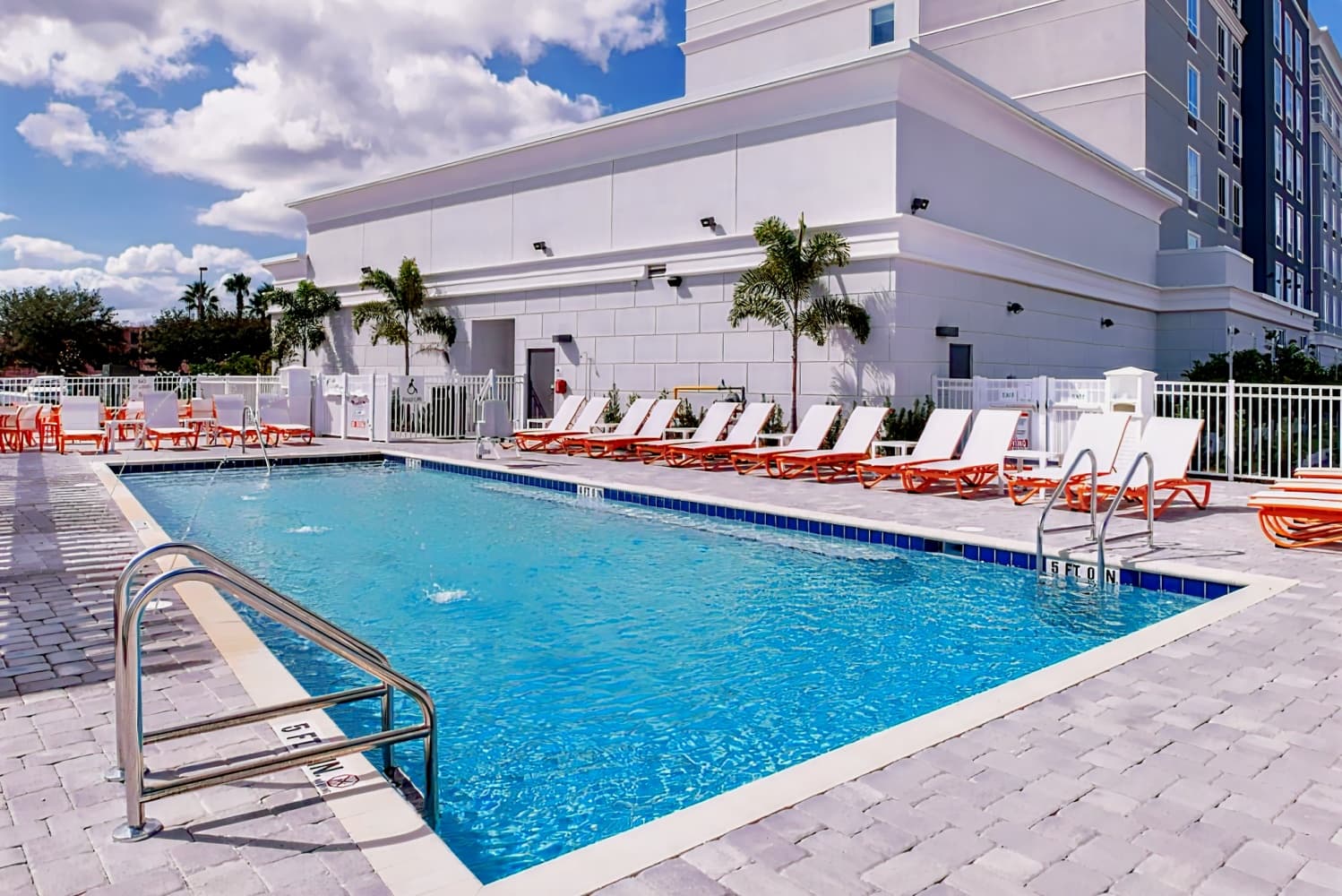 Holiday Inn & Suites Orlando I-Drive Theme Parks