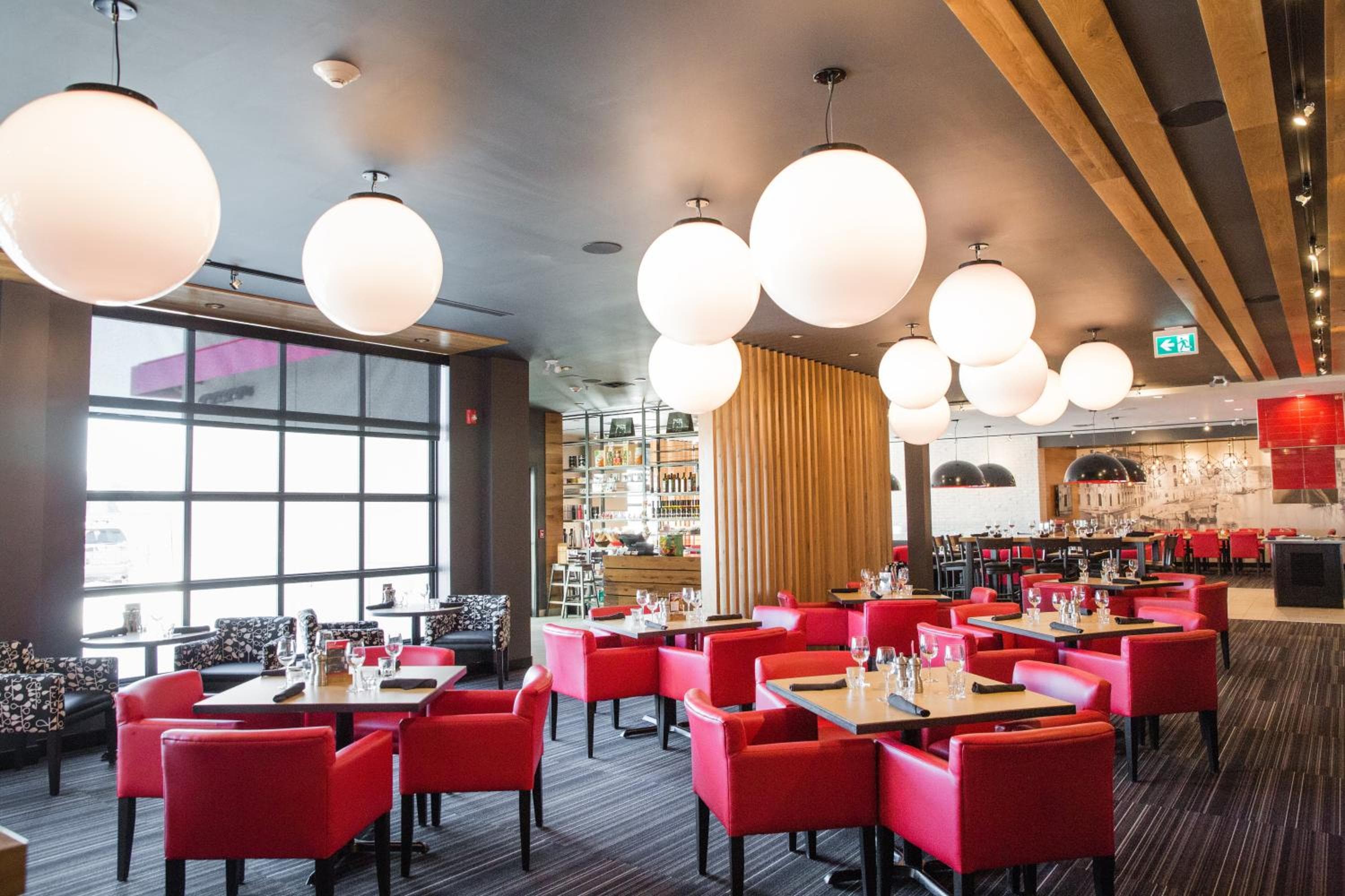 Holiday Inn Hotel & Suites Calgary South - Conference Ctr