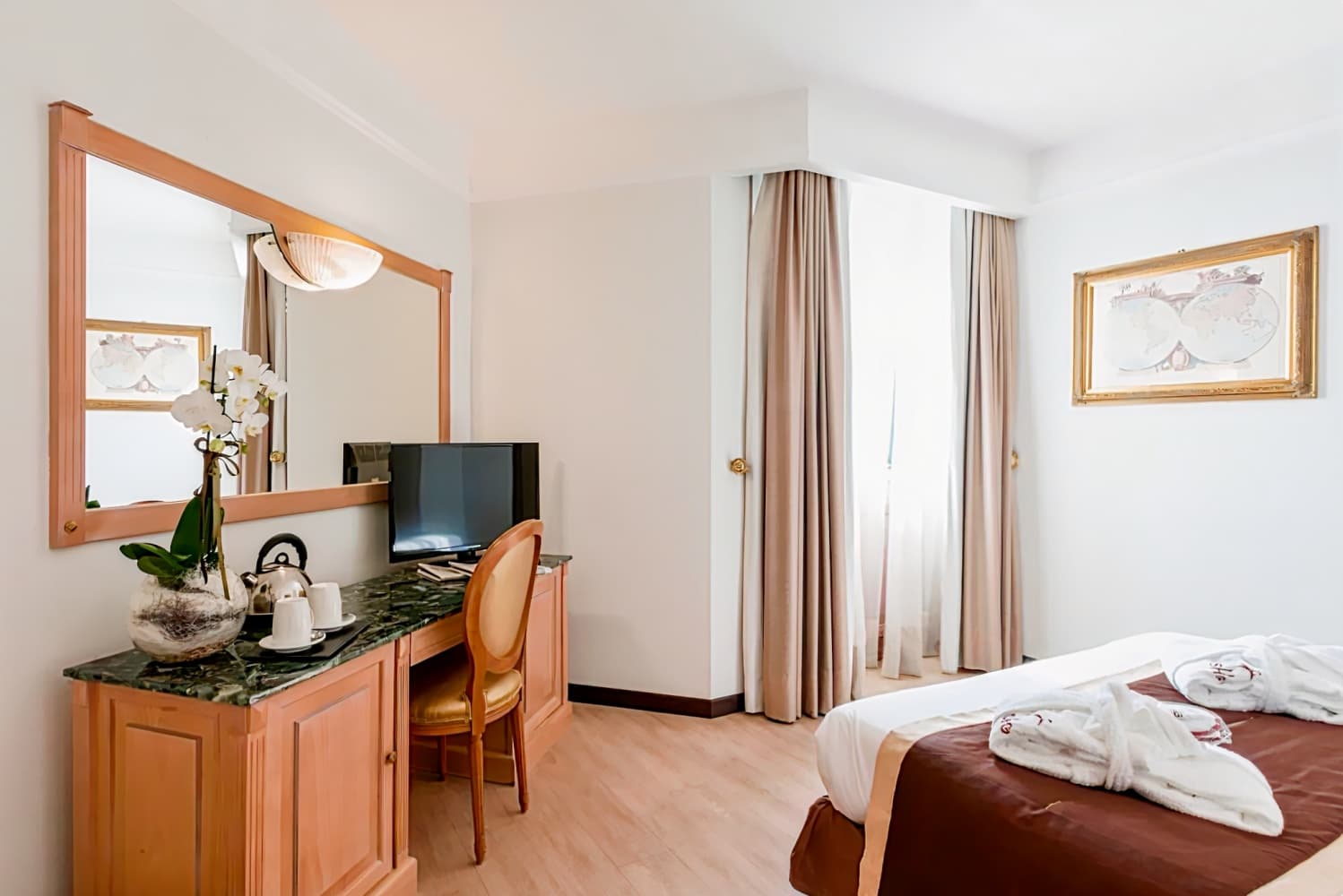 SHG HOTEL DE LA VILLE