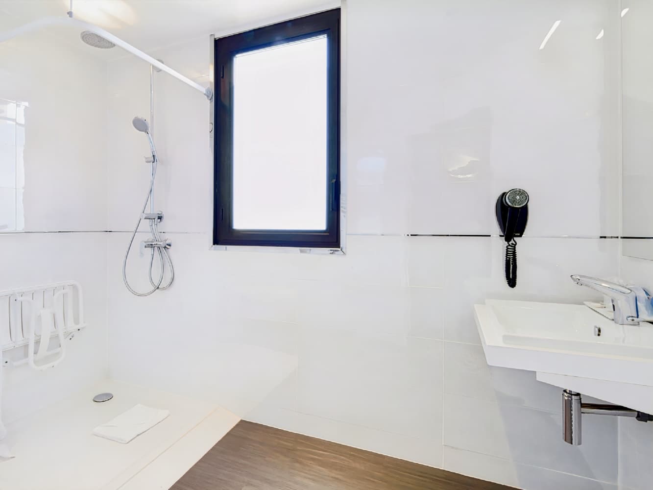 Kyriad Paris Ouest - Bezons La Défense