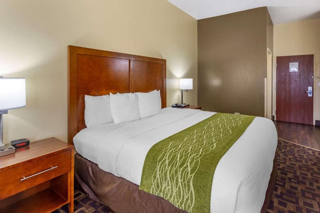 Comfort Inn & Suites North Aurora