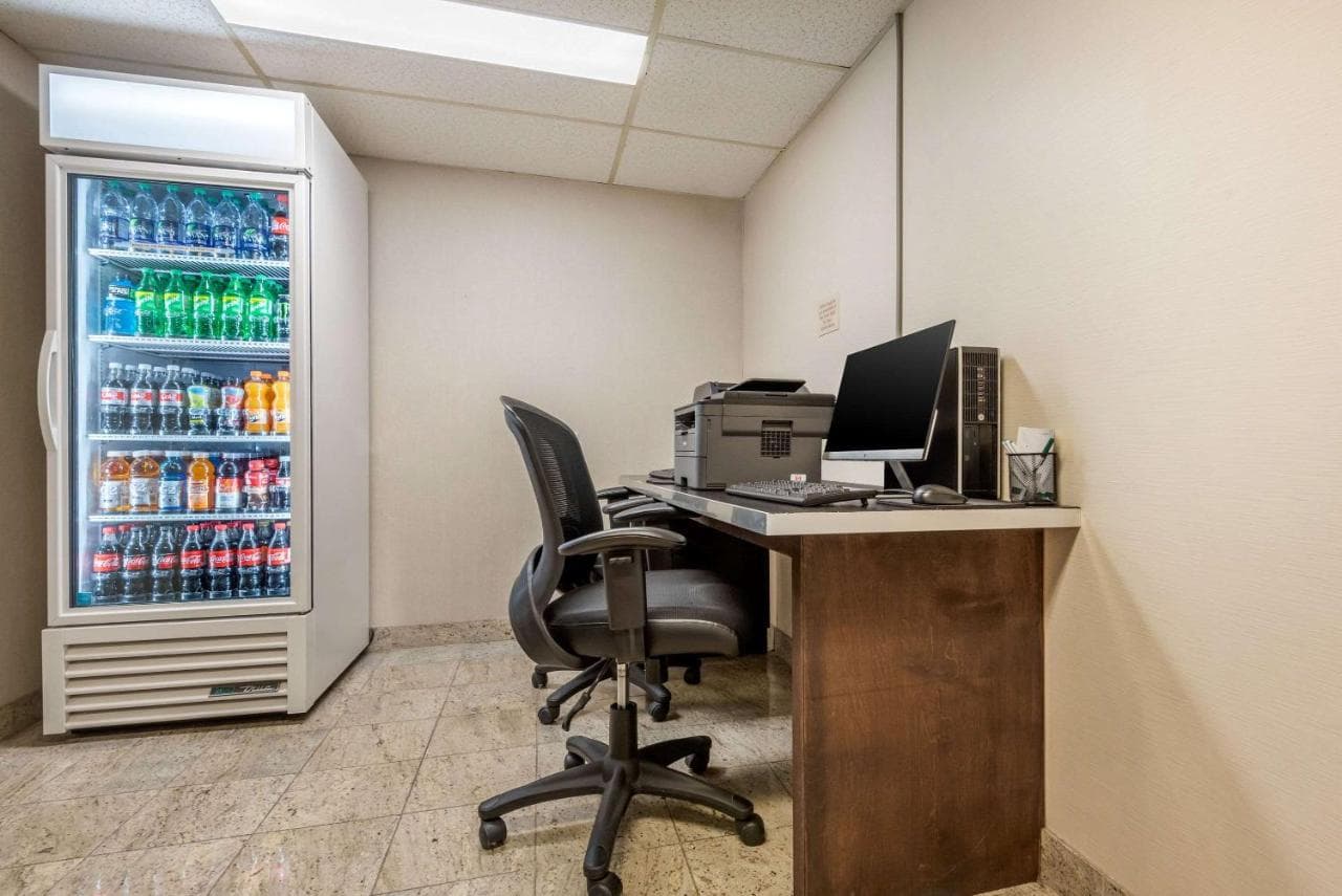 Quality Inn & Suites 5585 Ambler Drive Mississauga Ontario