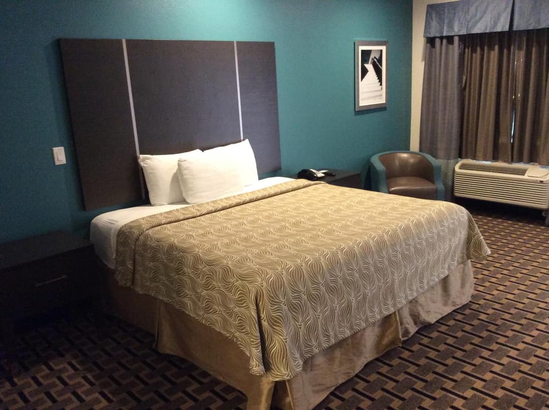 Regency Inn & Suites- NW Houston