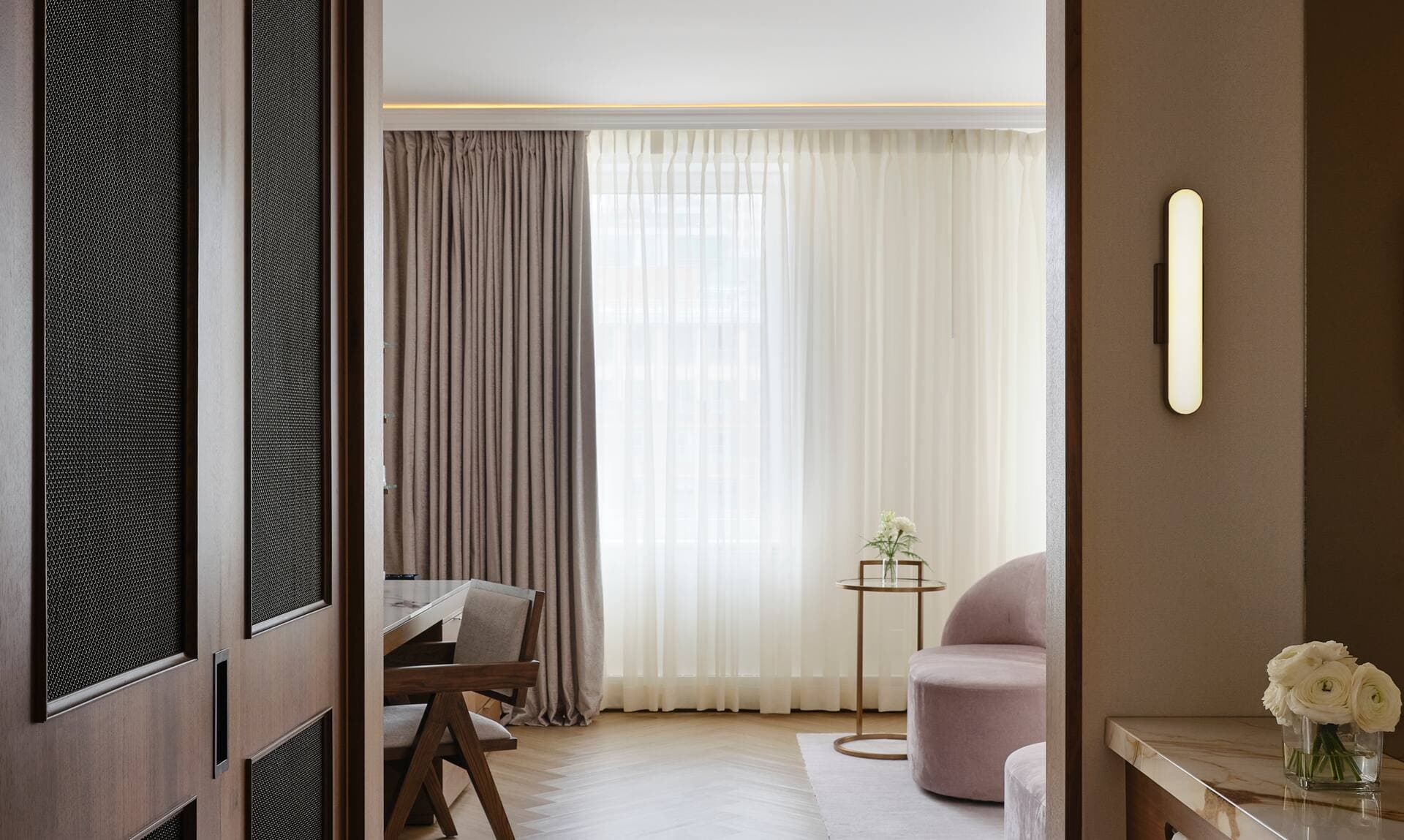 Vogue Hotel Montreal Downtown, Curio Collection by Hilton