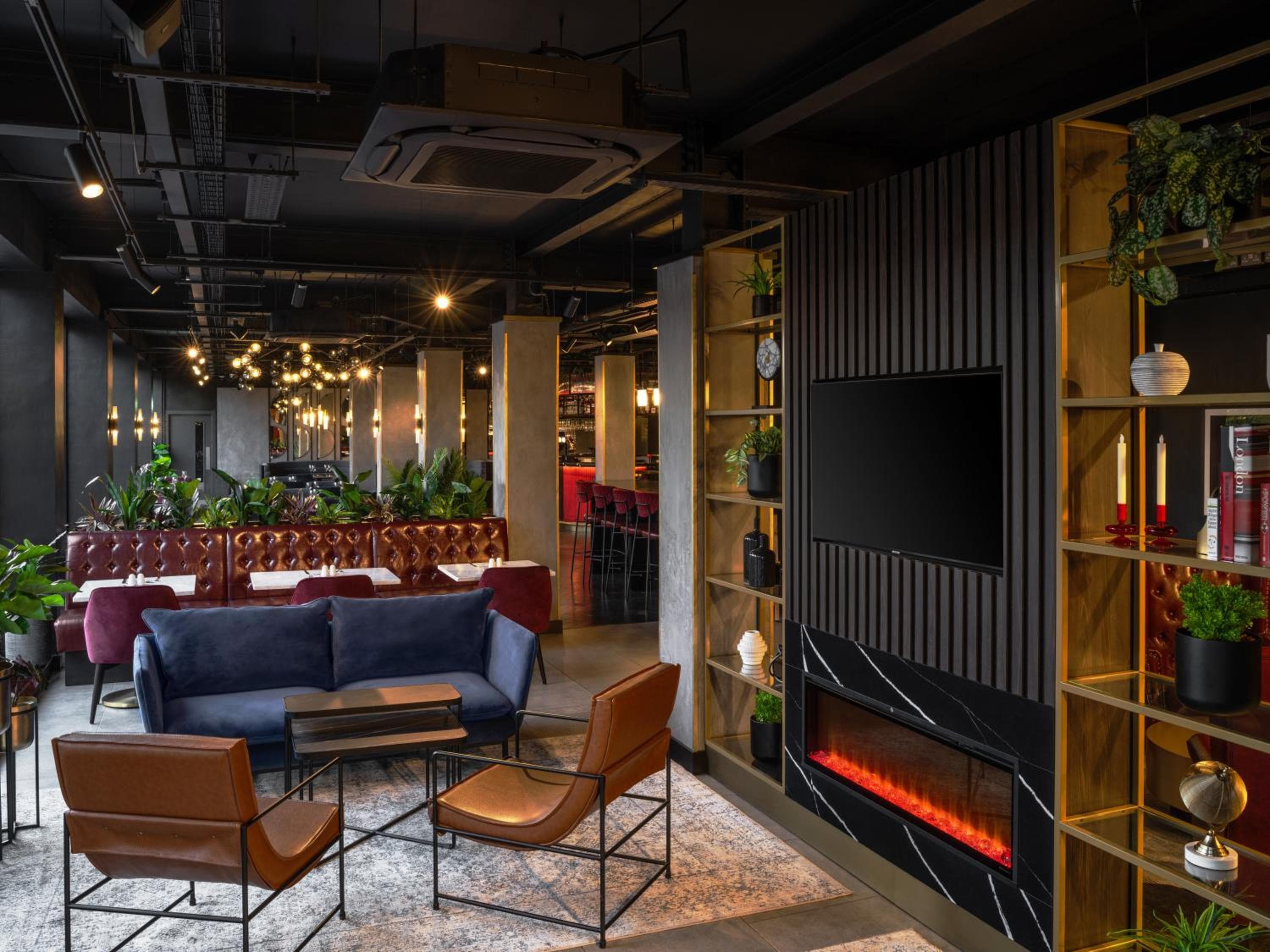 Radisson RED London Gatwick Airport