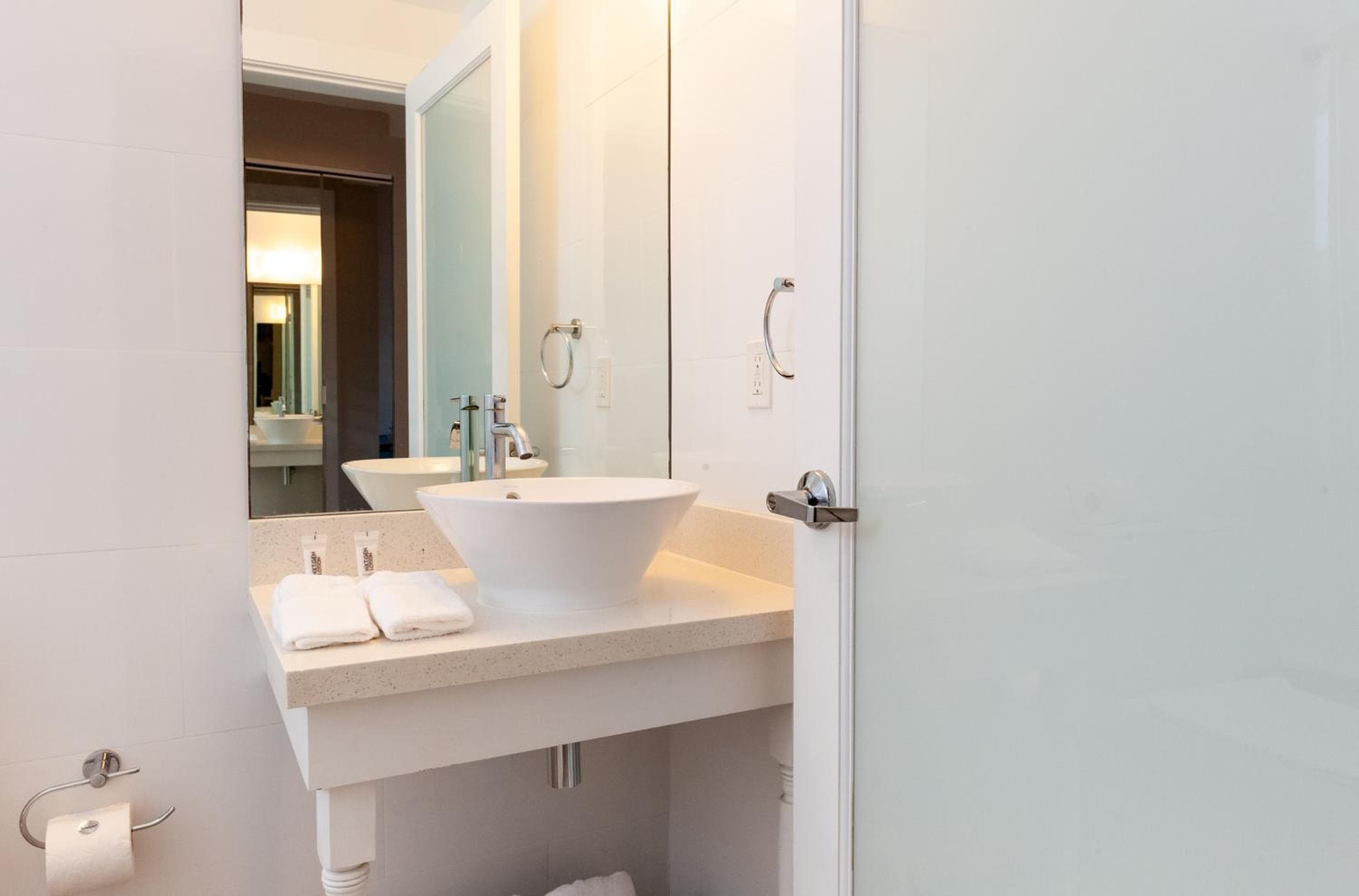 Waterside Hotel and Suites