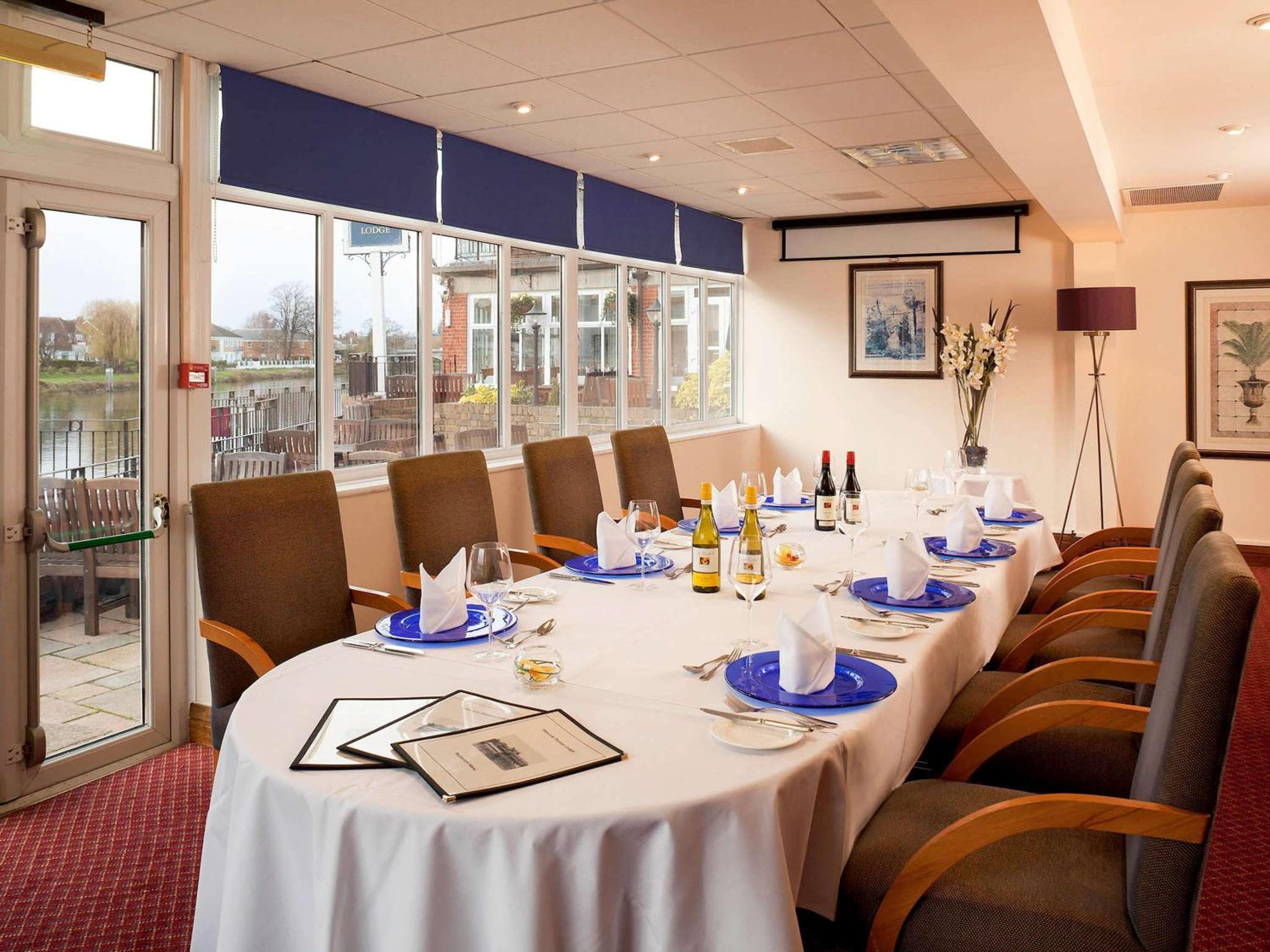 Sunday London Staines-upon-Thames Heathrow T5