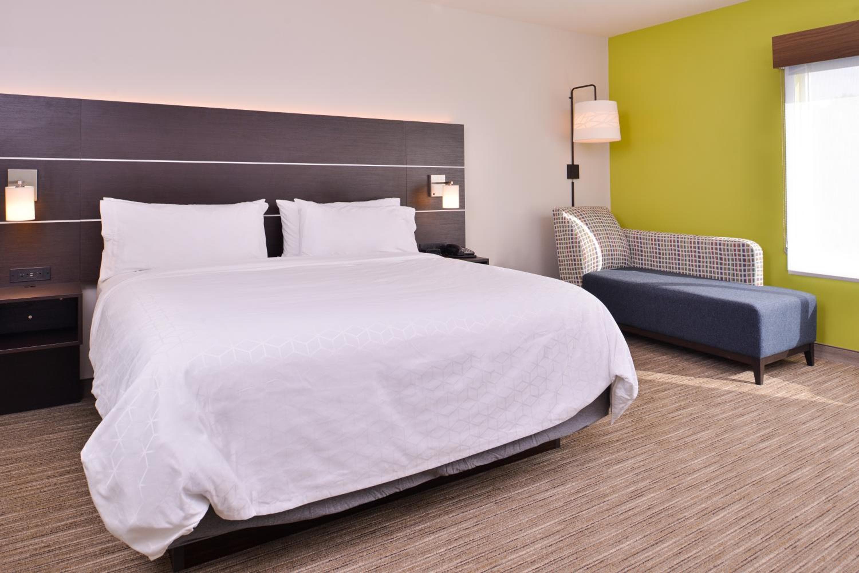 Holiday Inn Express & Suites - Mall of America - MSP Airport