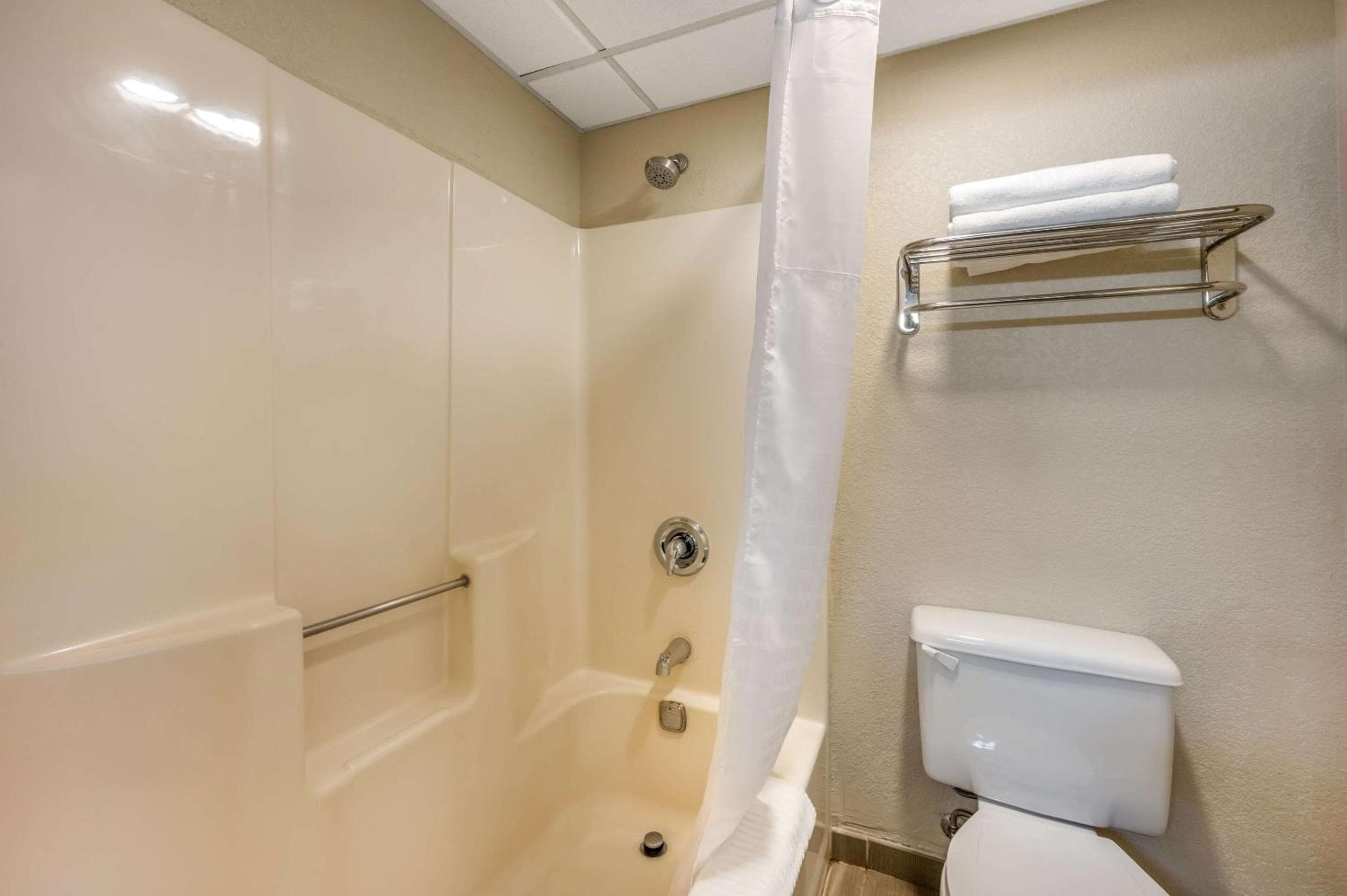 Comfort Inn & Suites East Hartford - Hartford
