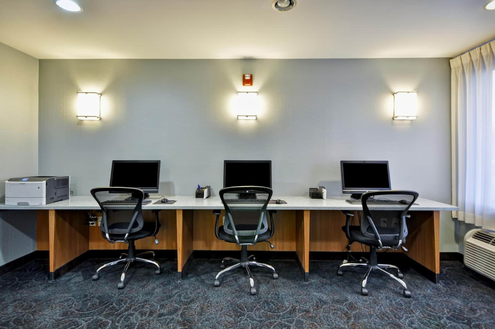 Holiday Inn Express Romulus / Detroit Airport by IHG