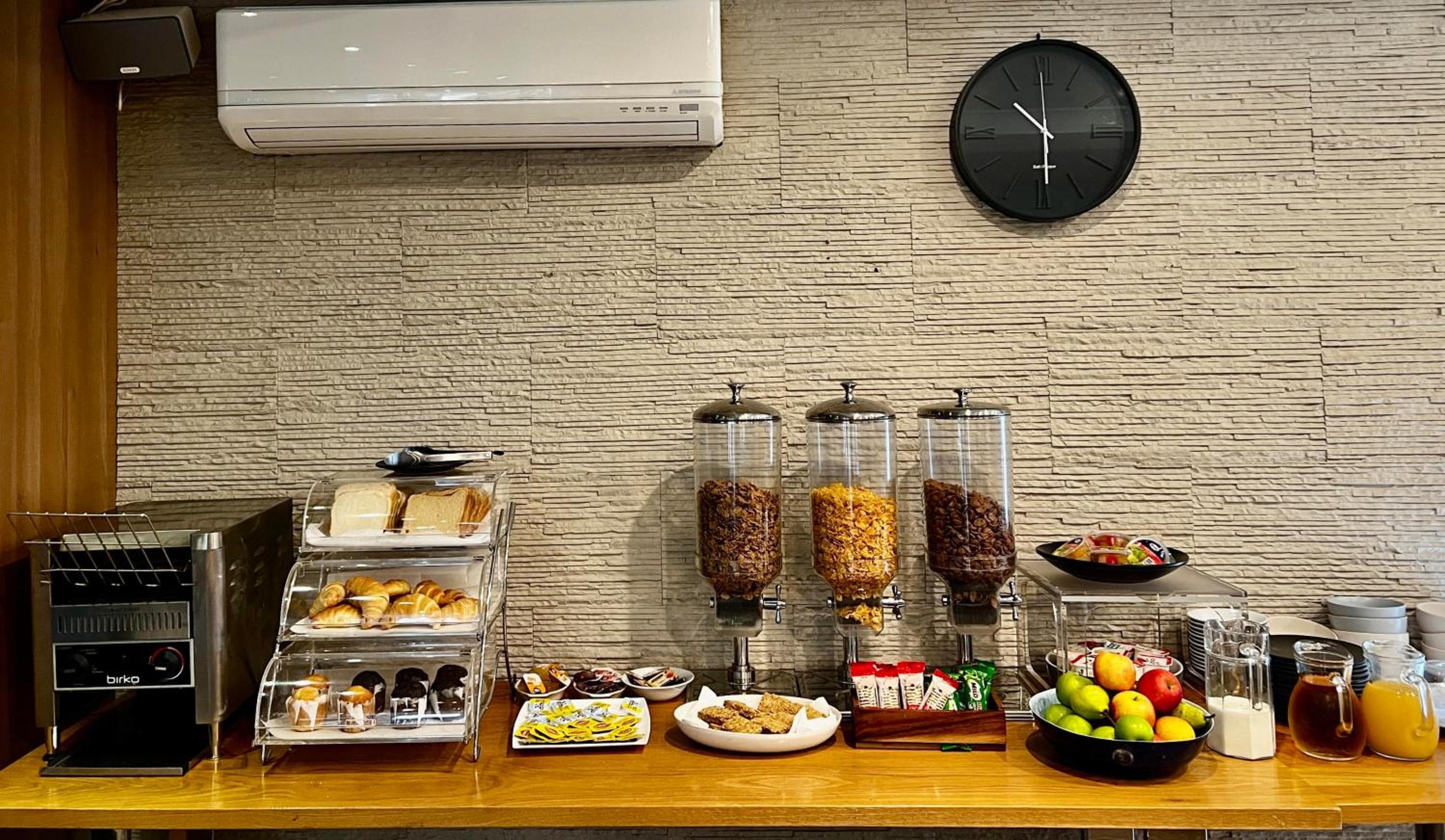 The Waverley International Hotel