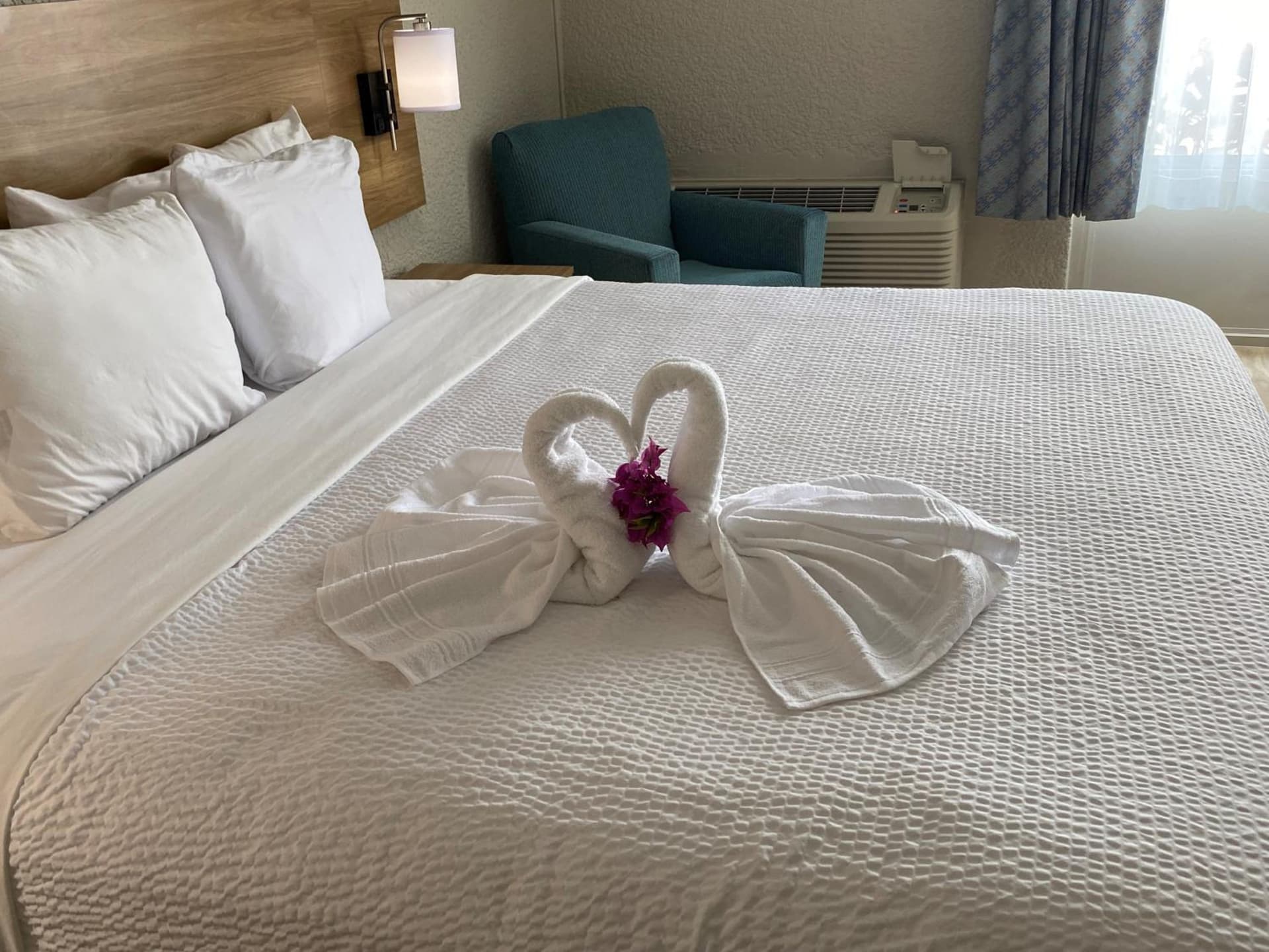 Days Inn & Suites by Wyndham Fort Pierce Midtown