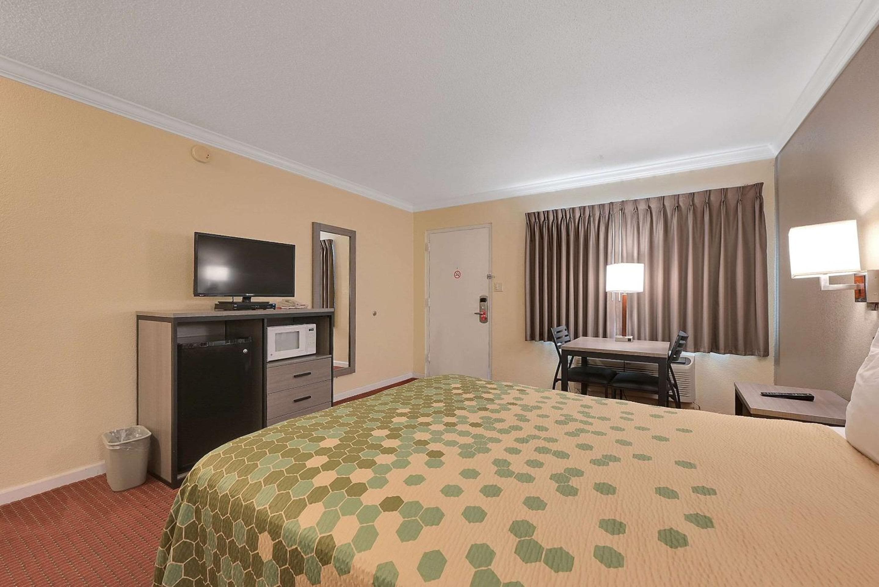 Econo Lodge Woodland near I-5