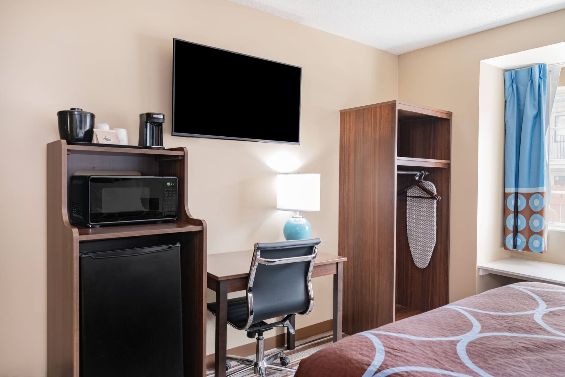 Super 8 by Wyndham Joliet