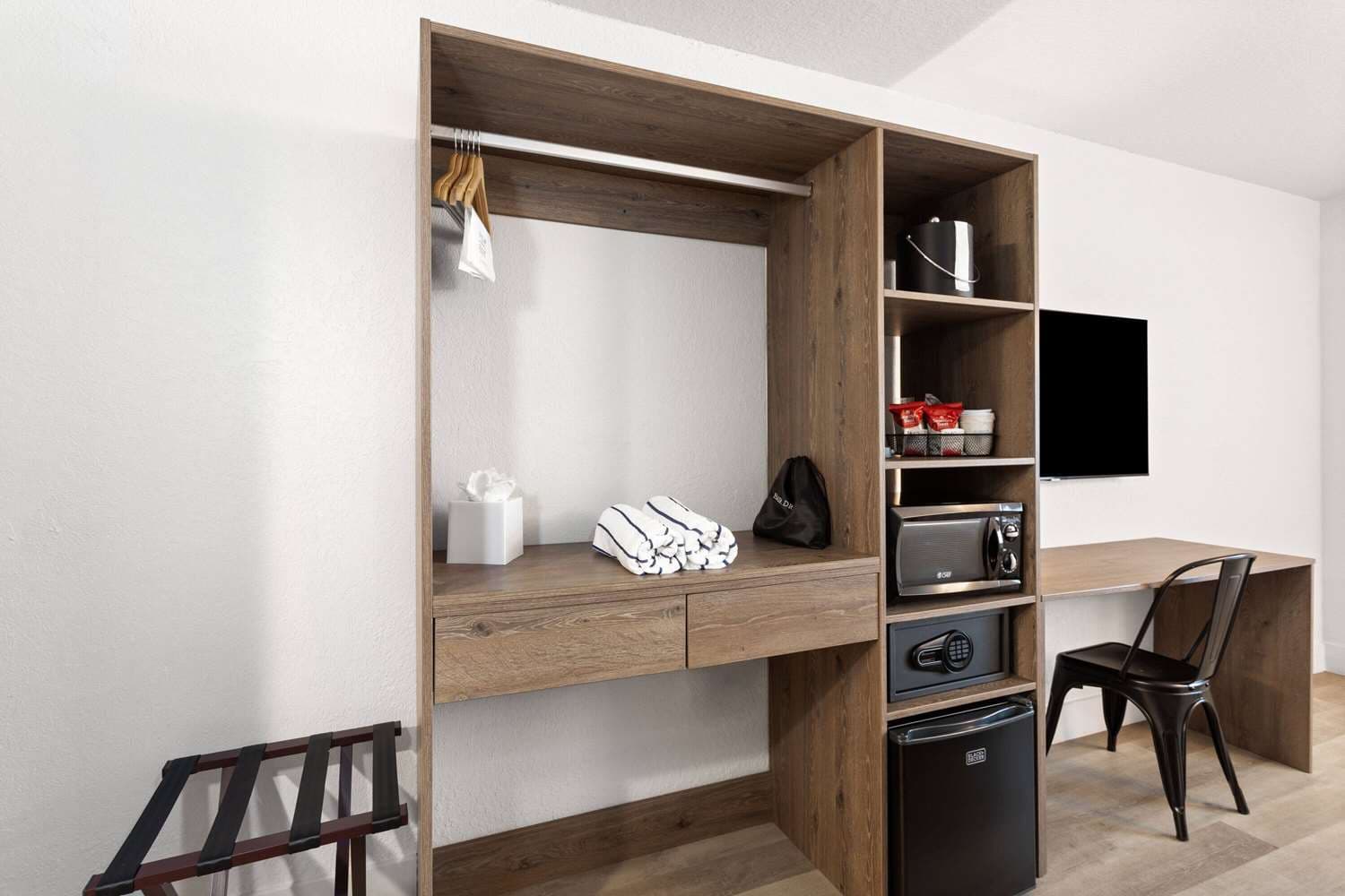 Howard Johnson by Wyndham Orlando Lake Buena Vista South