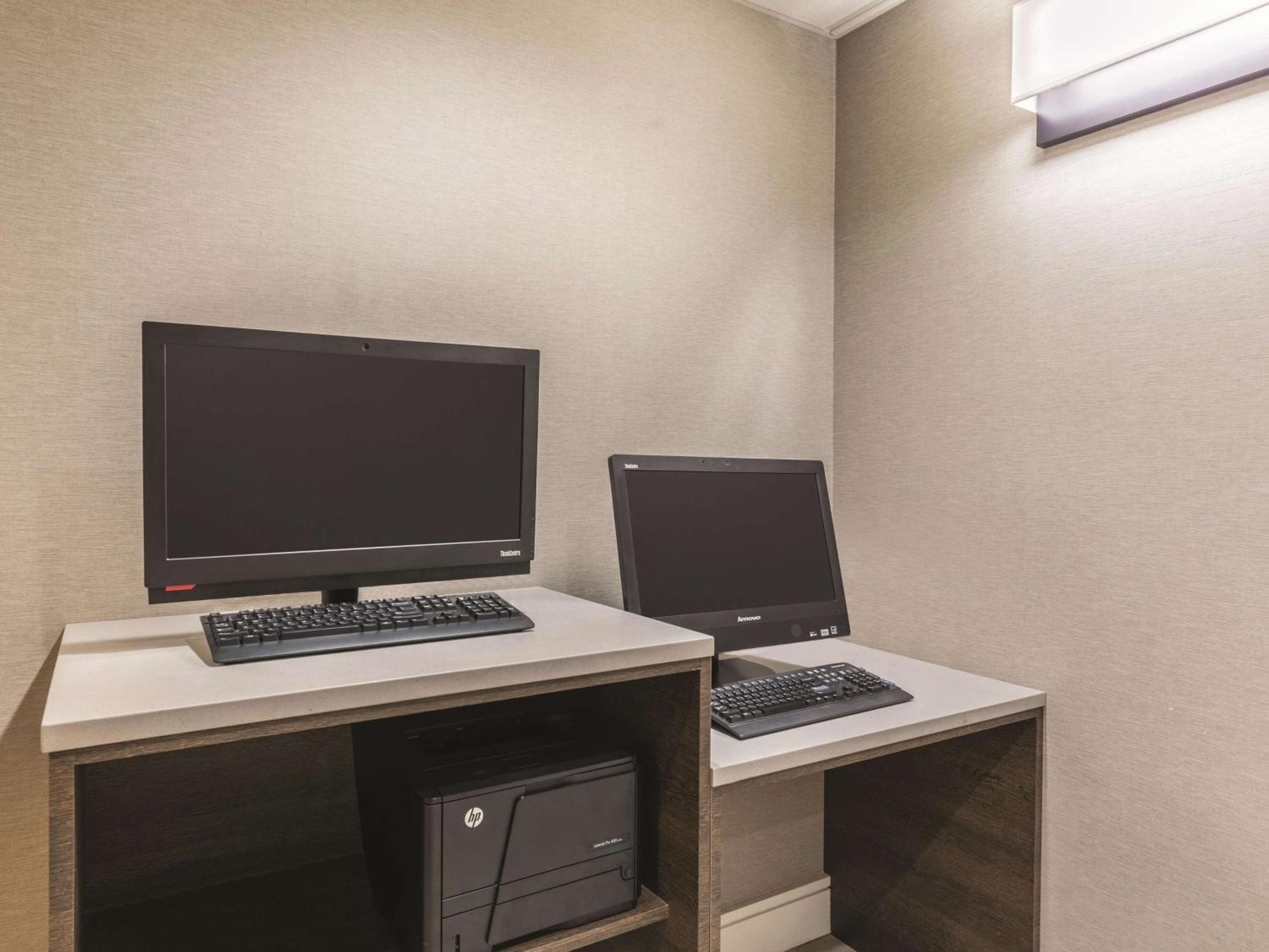 La Quinta Inn & Suites by Wyndham Austin Near The Domain