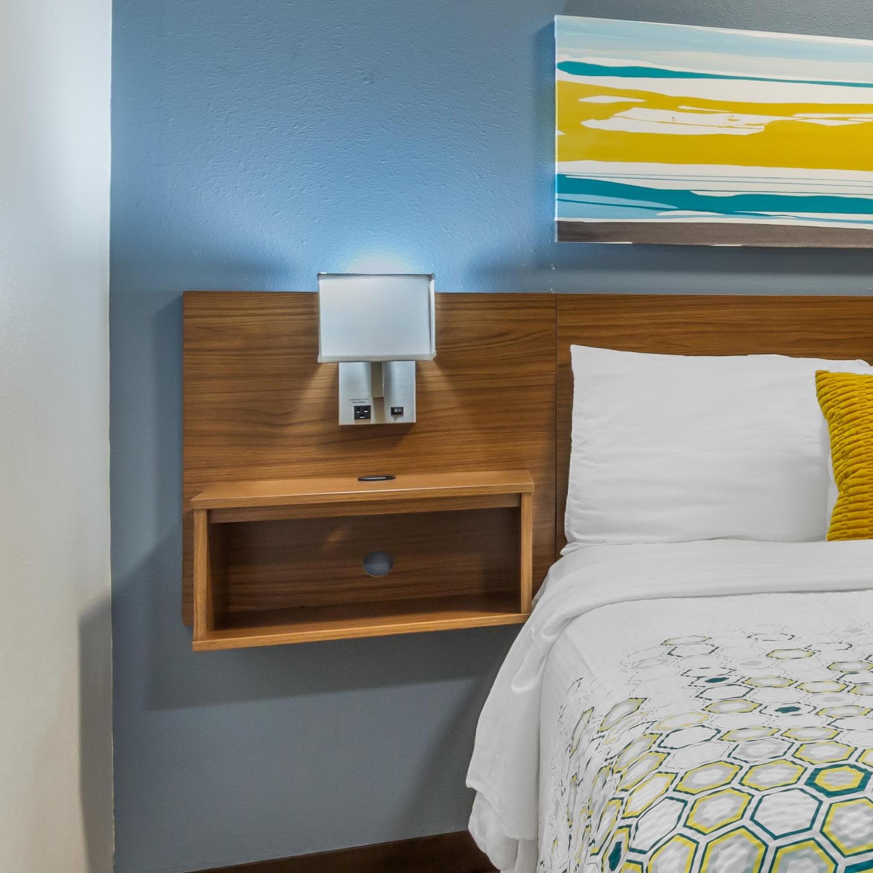 HomeTowne Studios & Suites by Red Roof Greensboro