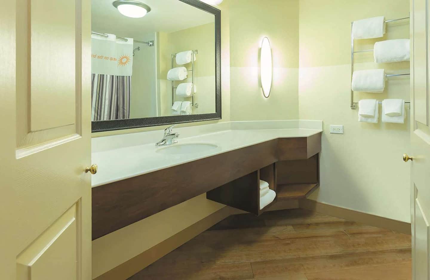 La Quinta Inn & Suites by Wyndham Raleigh/Durham Southpoint
