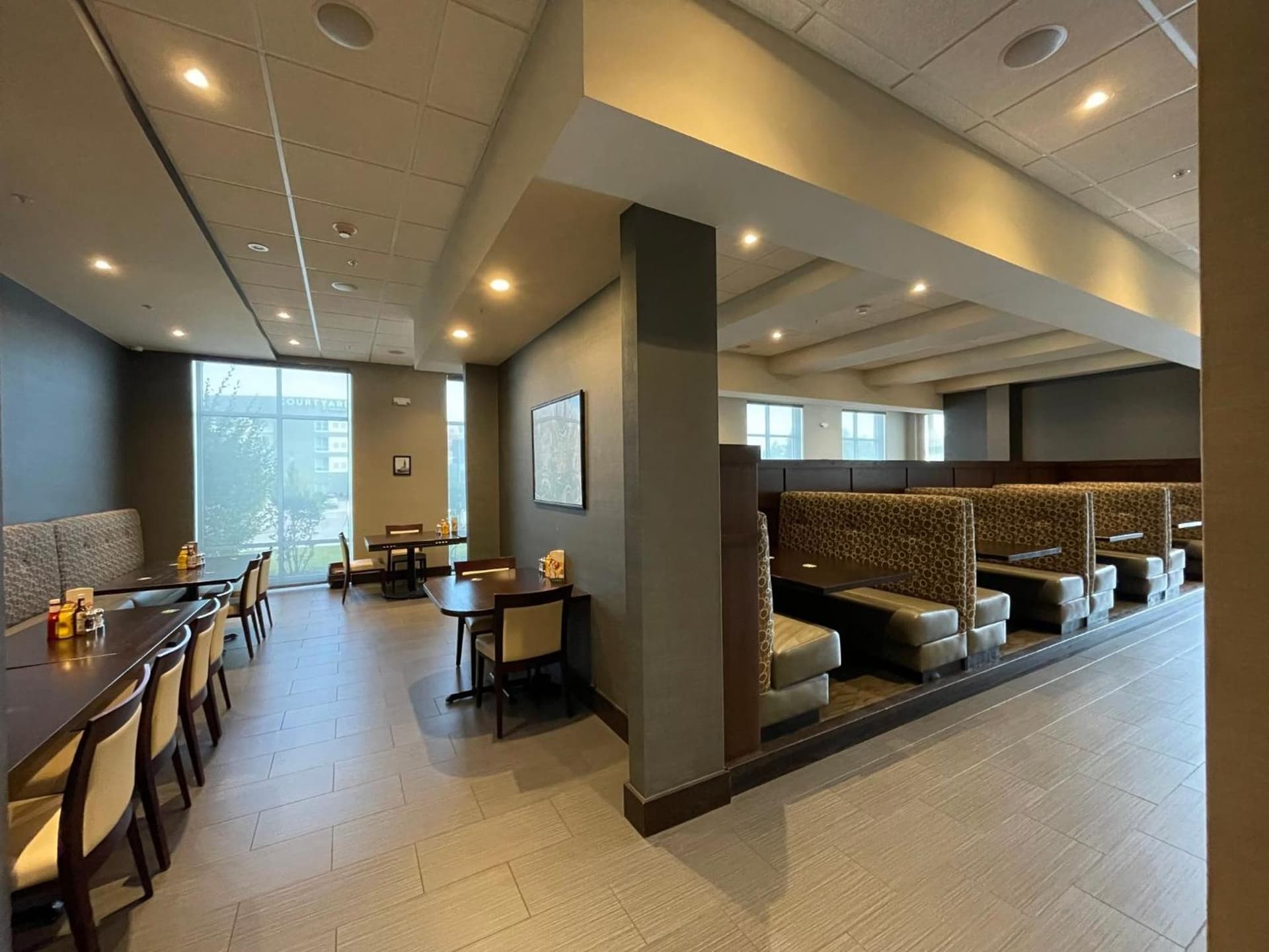 Holiday Inn & Suites Farmington Hills - Detroit NW by IHG