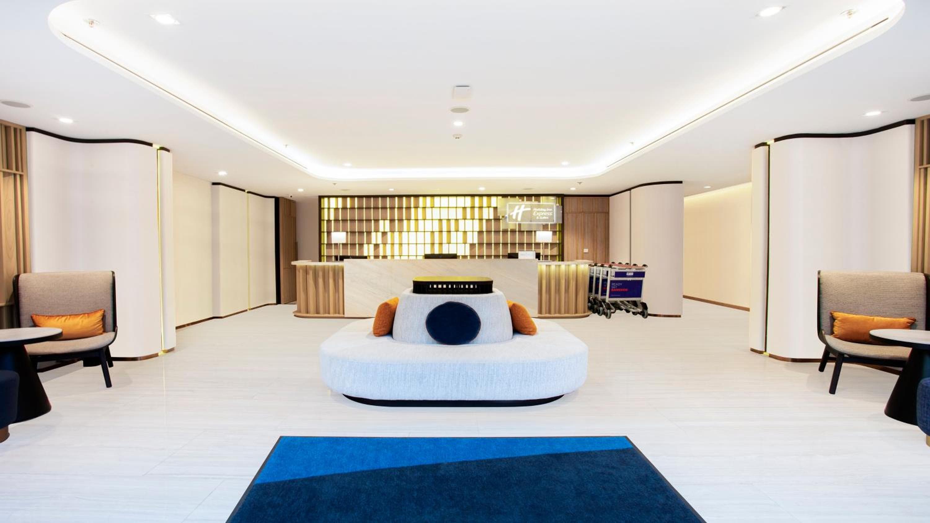 Holiday Inn Express & Suites Bangkok Central Pier by IHG