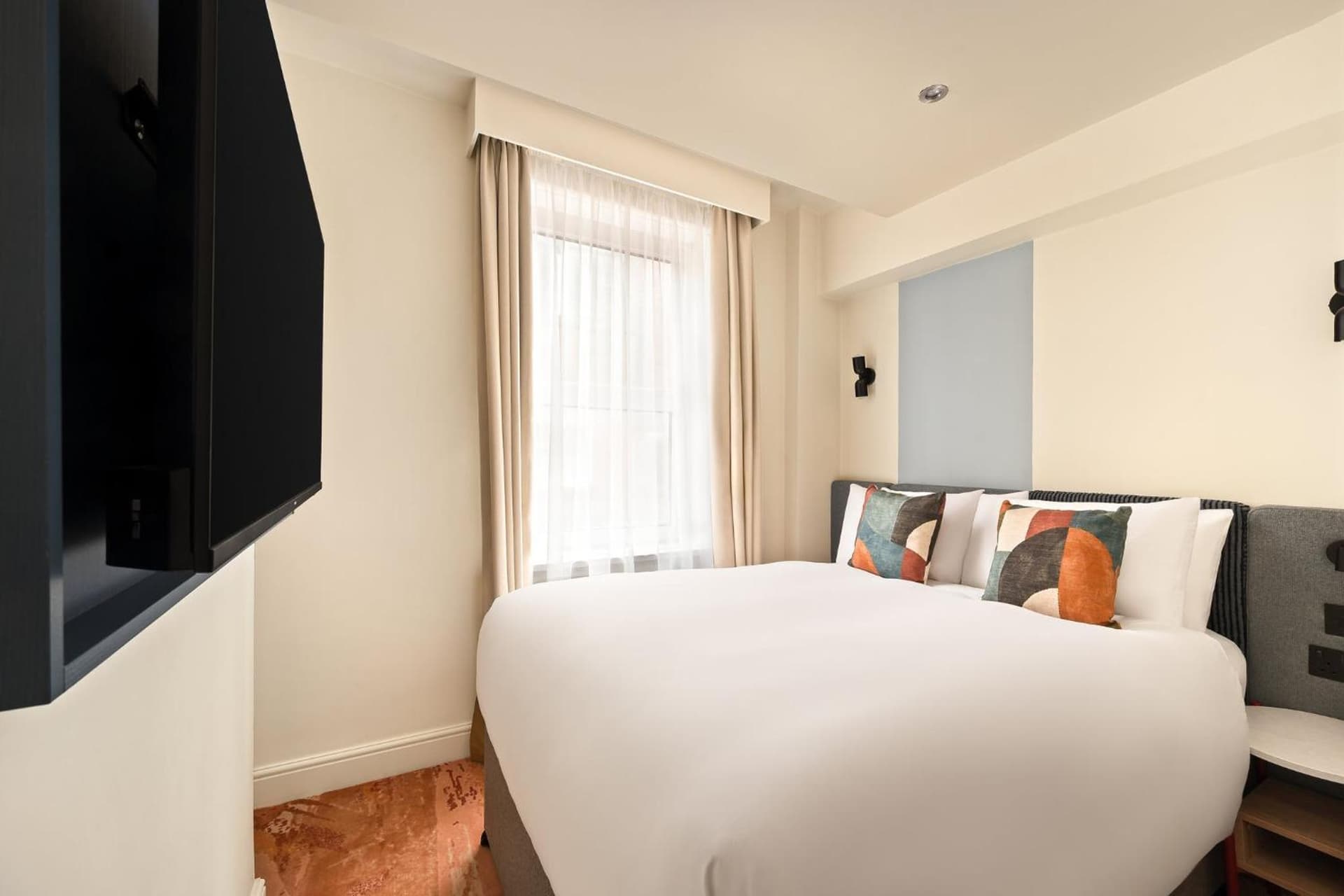 London Bloomsbury Square Hotel by IHG