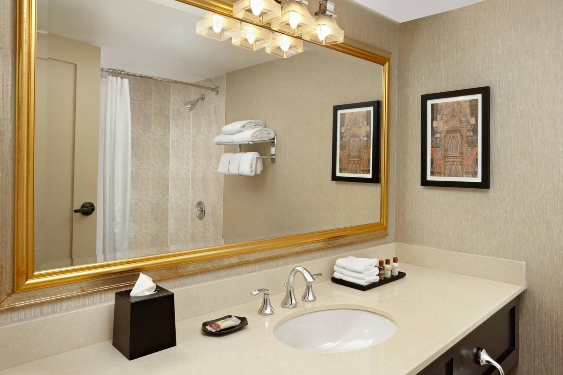 Sheraton Ottawa Hotel