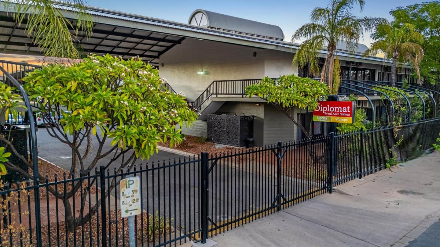 greet Hotel Alice Springs
